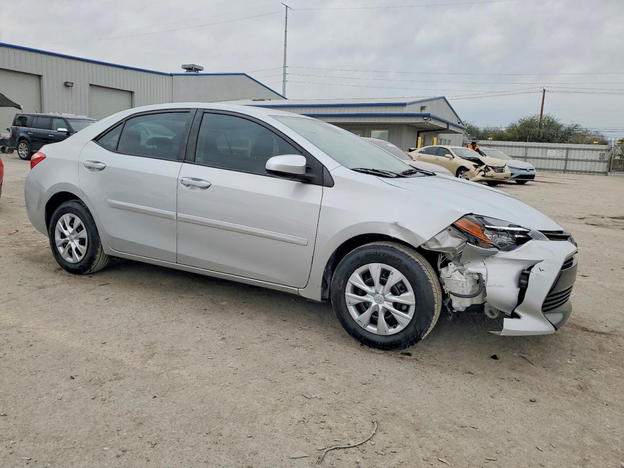 2017 TOYOTA COROLLA L photo 4