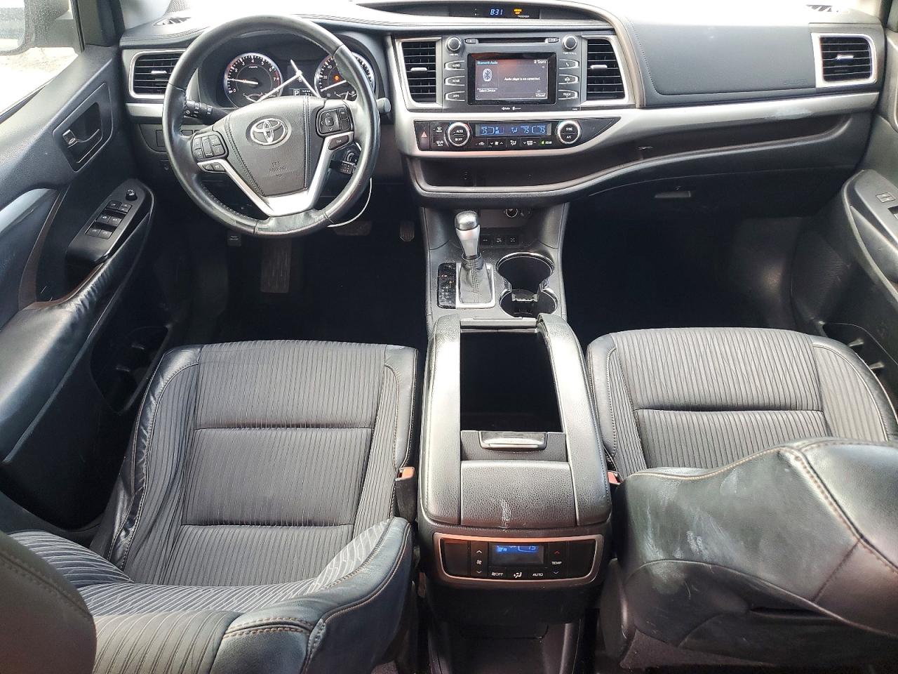 2014 TOYOTA HIGHLANDER LE photo 8