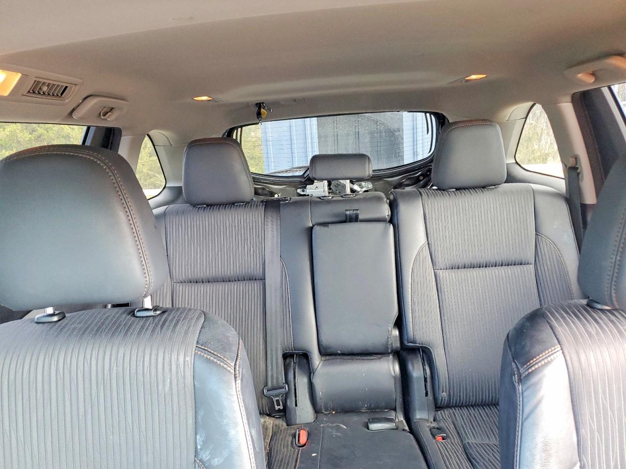 2014 TOYOTA HIGHLANDER LE photo 10