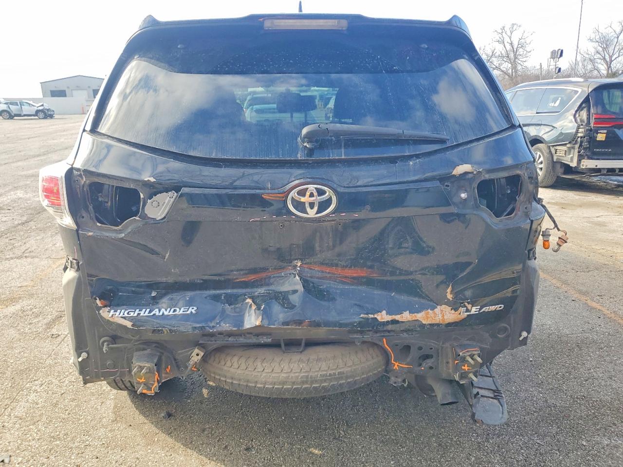 2014 TOYOTA HIGHLANDER LE photo 6