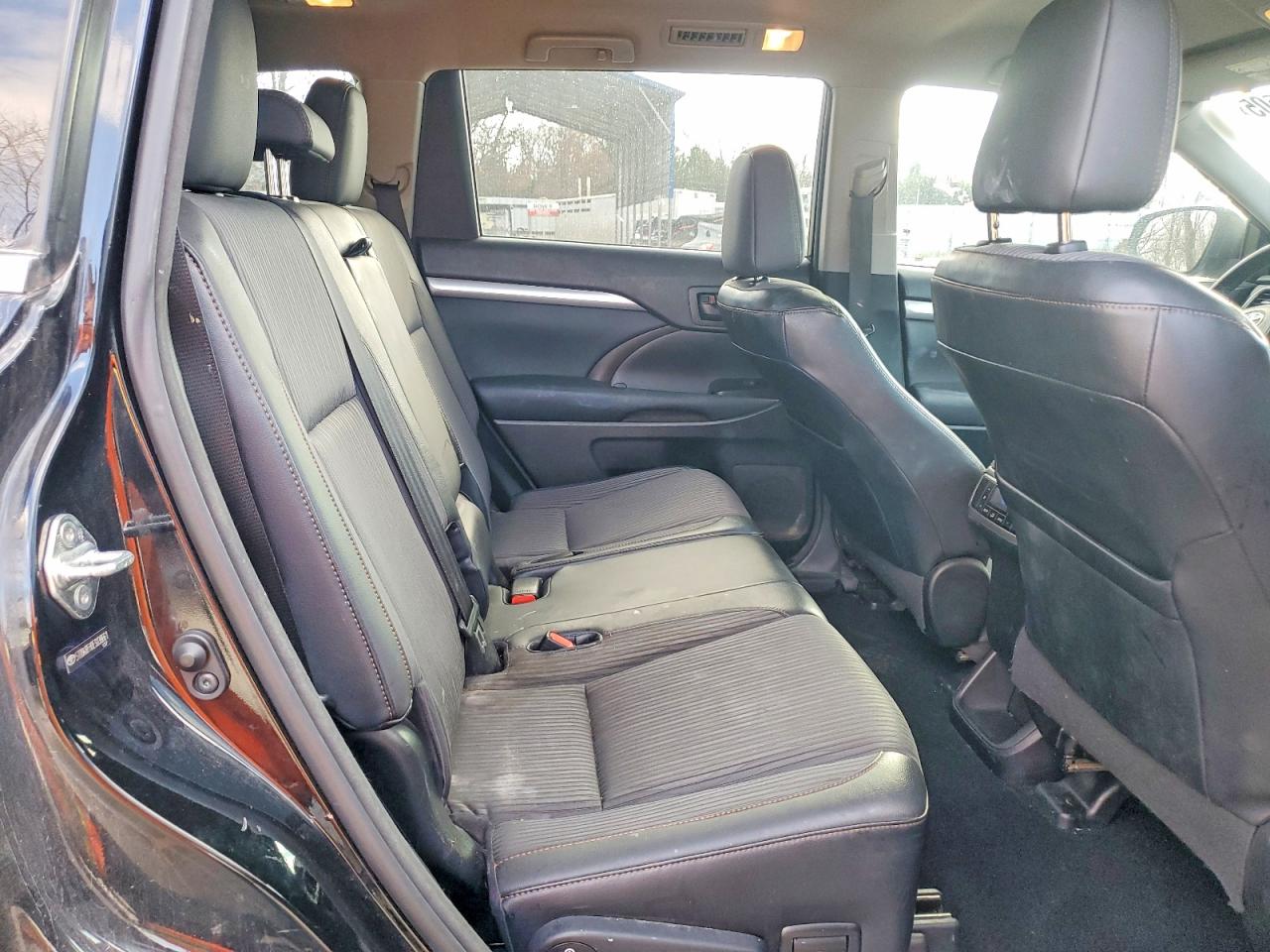 2014 TOYOTA HIGHLANDER LE photo 11