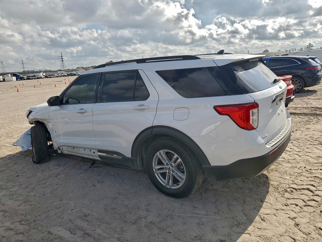 2021 FORD EXPLORER XLT photo 2