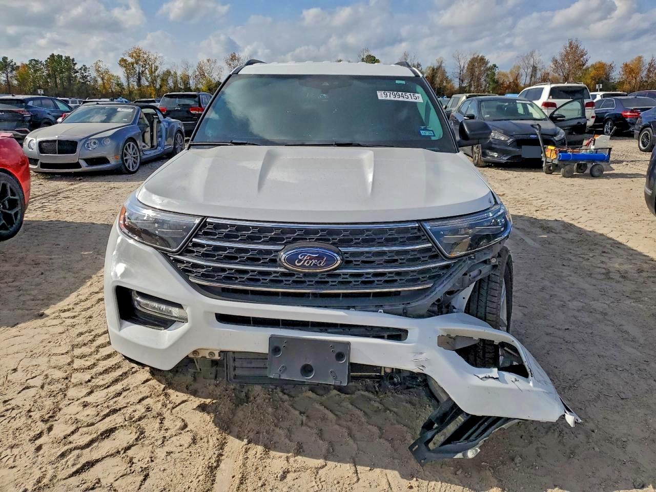 2021 FORD EXPLORER XLT photo 5