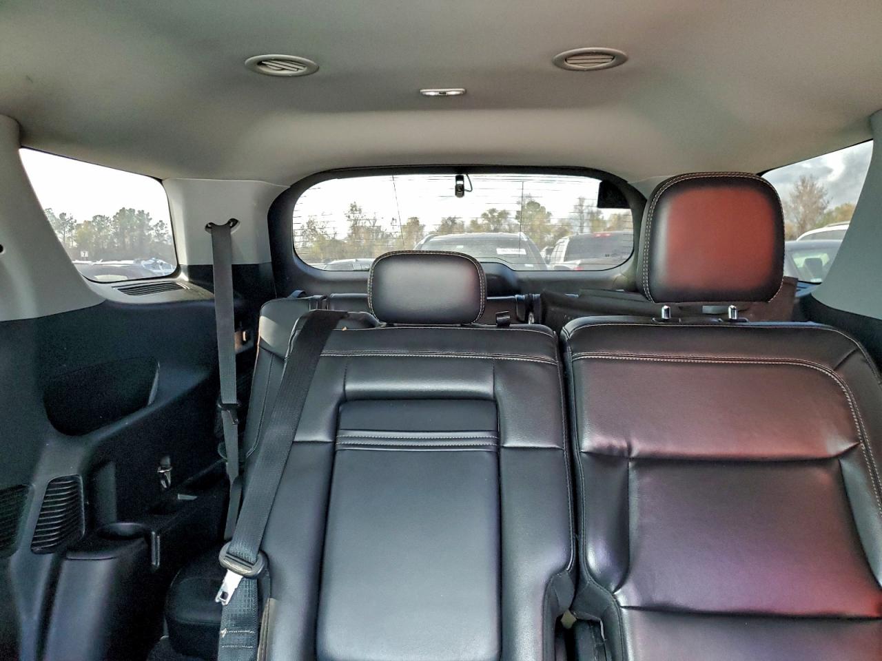 2021 FORD EXPLORER XLT photo 10