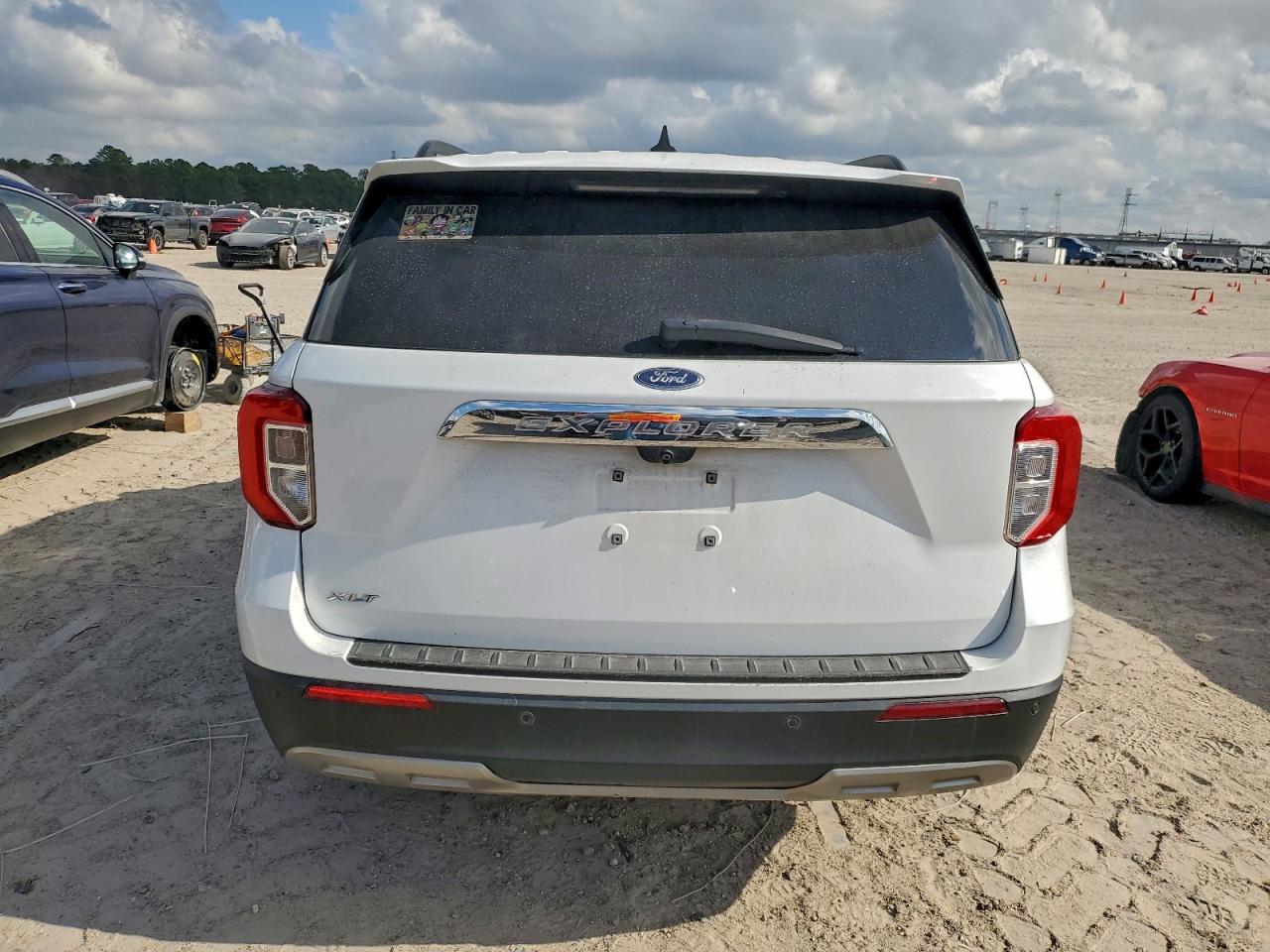 2021 FORD EXPLORER XLT photo 6