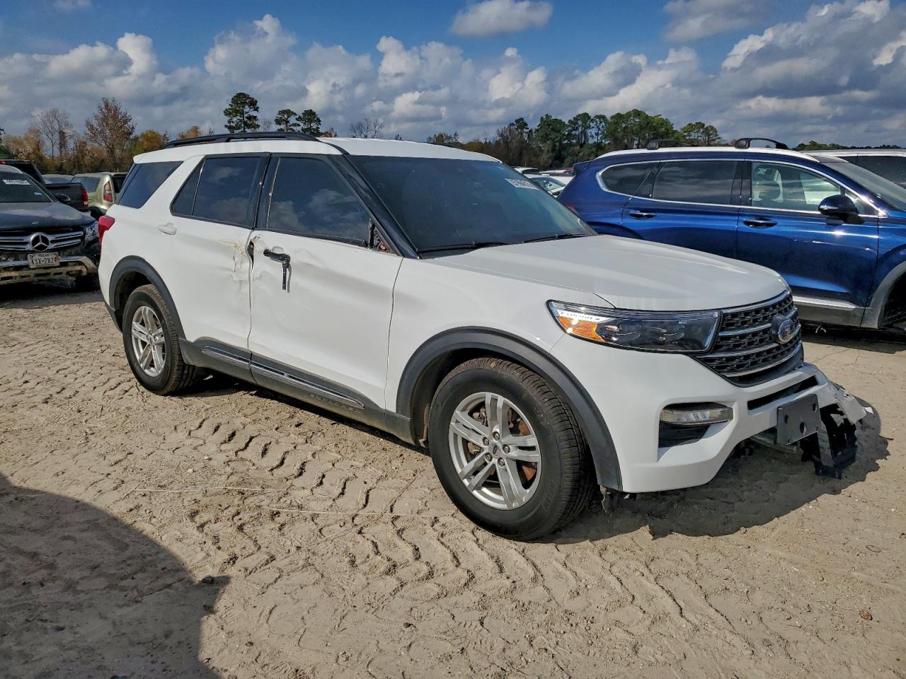 2021 FORD EXPLORER XLT photo 4
