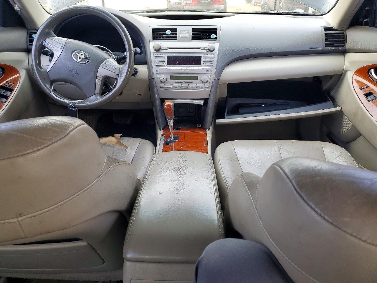 2011 TOYOTA CAMRY BASE photo 8