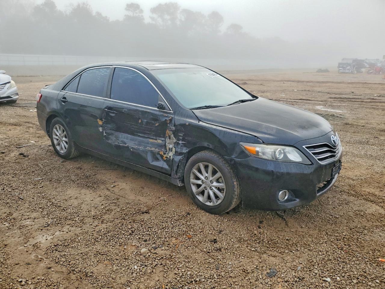 2011 TOYOTA CAMRY BASE photo 4