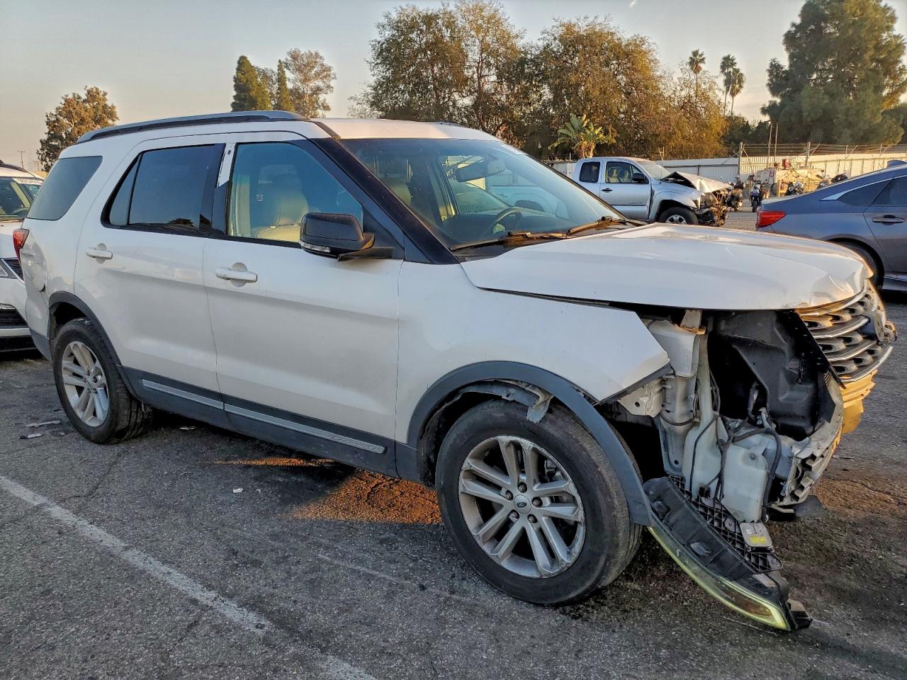 2016 FORD EXPLORER XLT photo 4