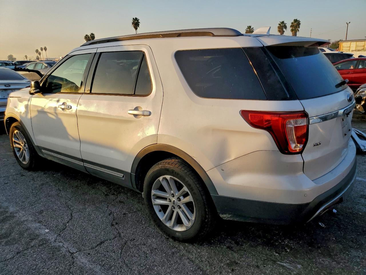 2016 FORD EXPLORER XLT photo 2