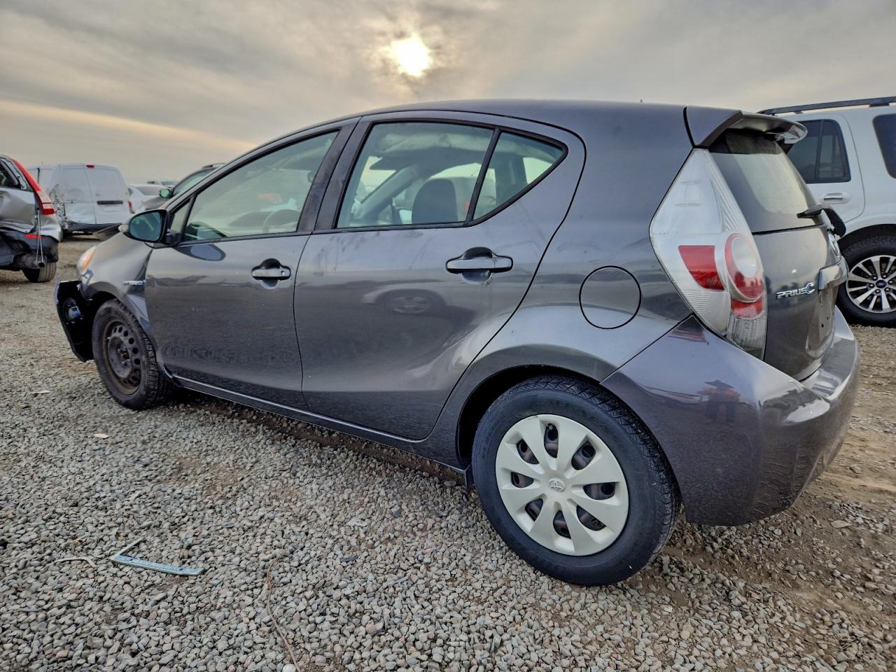 2014 TOYOTA PRIUS C photo 2