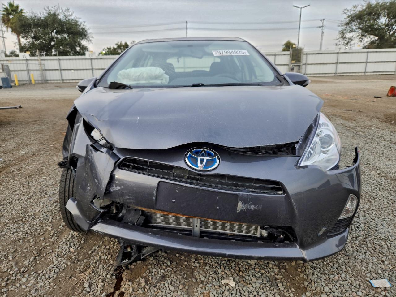 2014 TOYOTA PRIUS C photo 5