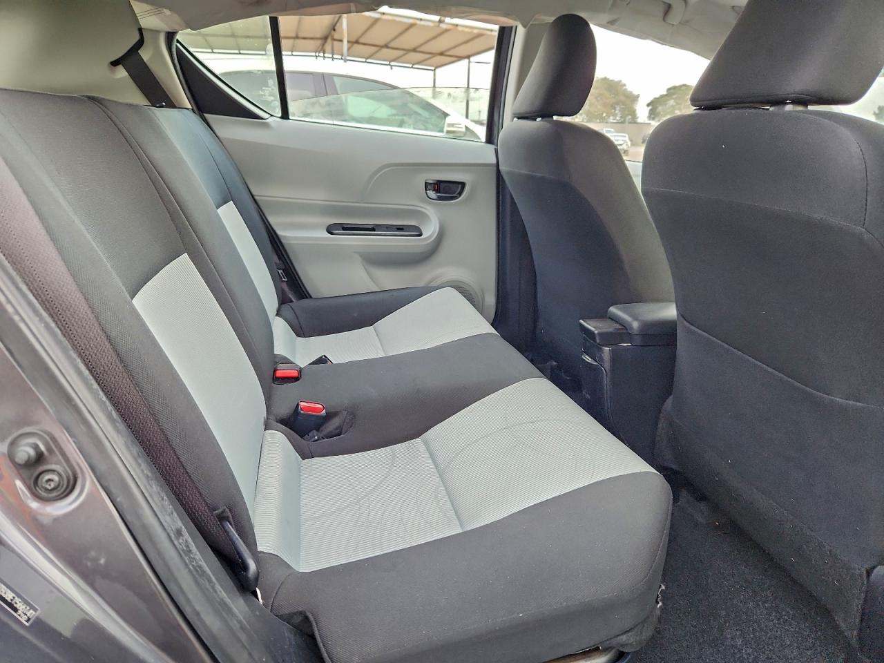 2014 TOYOTA PRIUS C photo 10