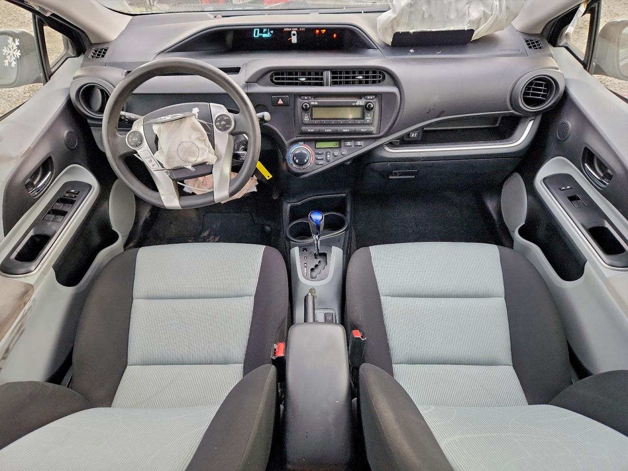 2014 TOYOTA PRIUS C photo 8