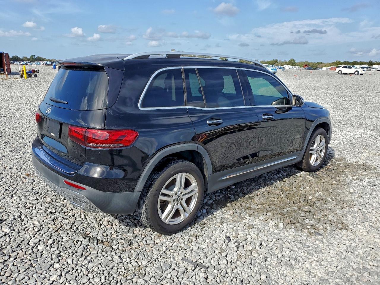 2020 MERCEDES-BENZ GLB 250 photo 3