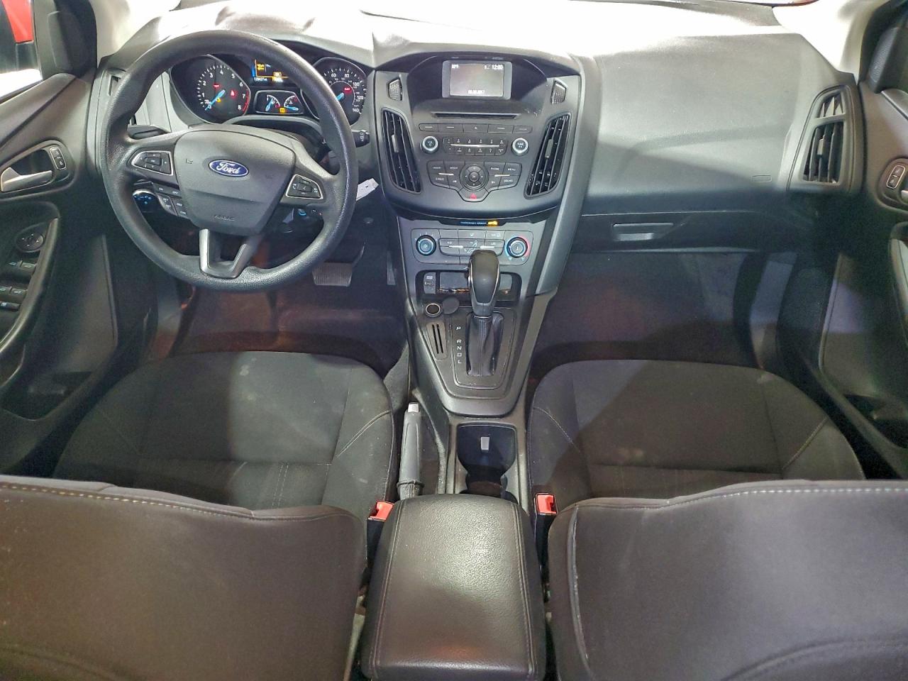 2017 FORD FOCUS SE photo 8