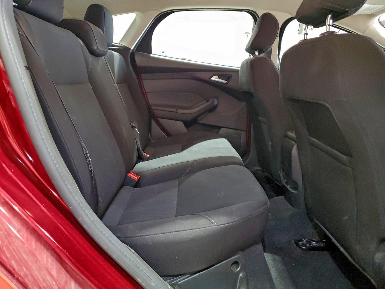 2017 FORD FOCUS SE photo 10