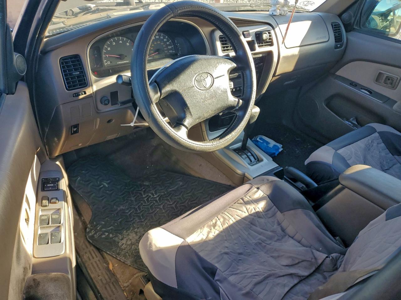2001 TOYOTA 4RUNNER SR5 photo 8