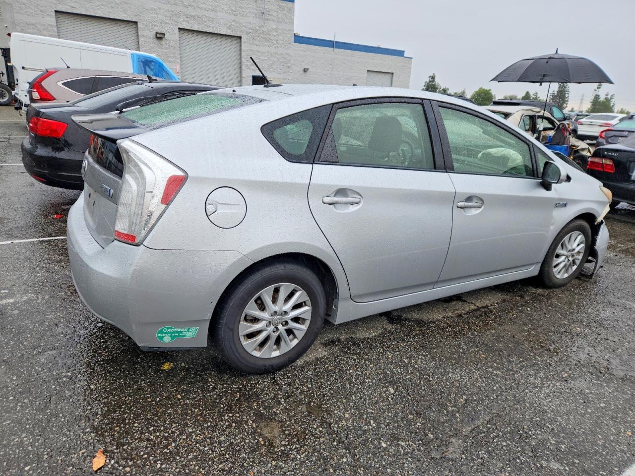 2014 TOYOTA PRIUS PLUG-IN photo 3