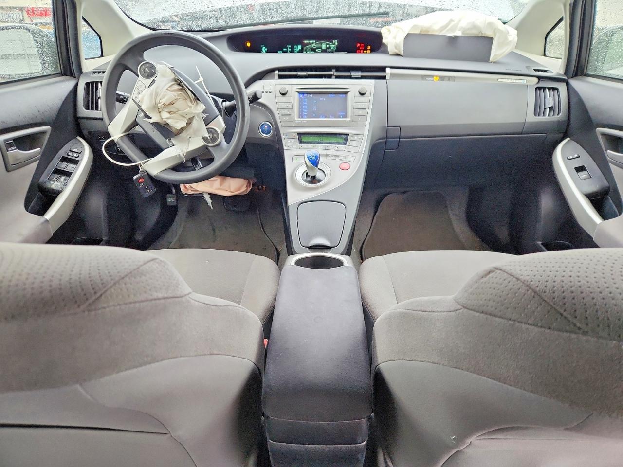 2014 TOYOTA PRIUS PLUG-IN photo 8