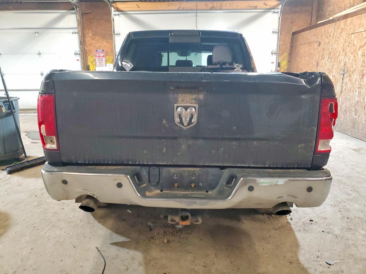 2016 RAM 1500 SLT photo 6