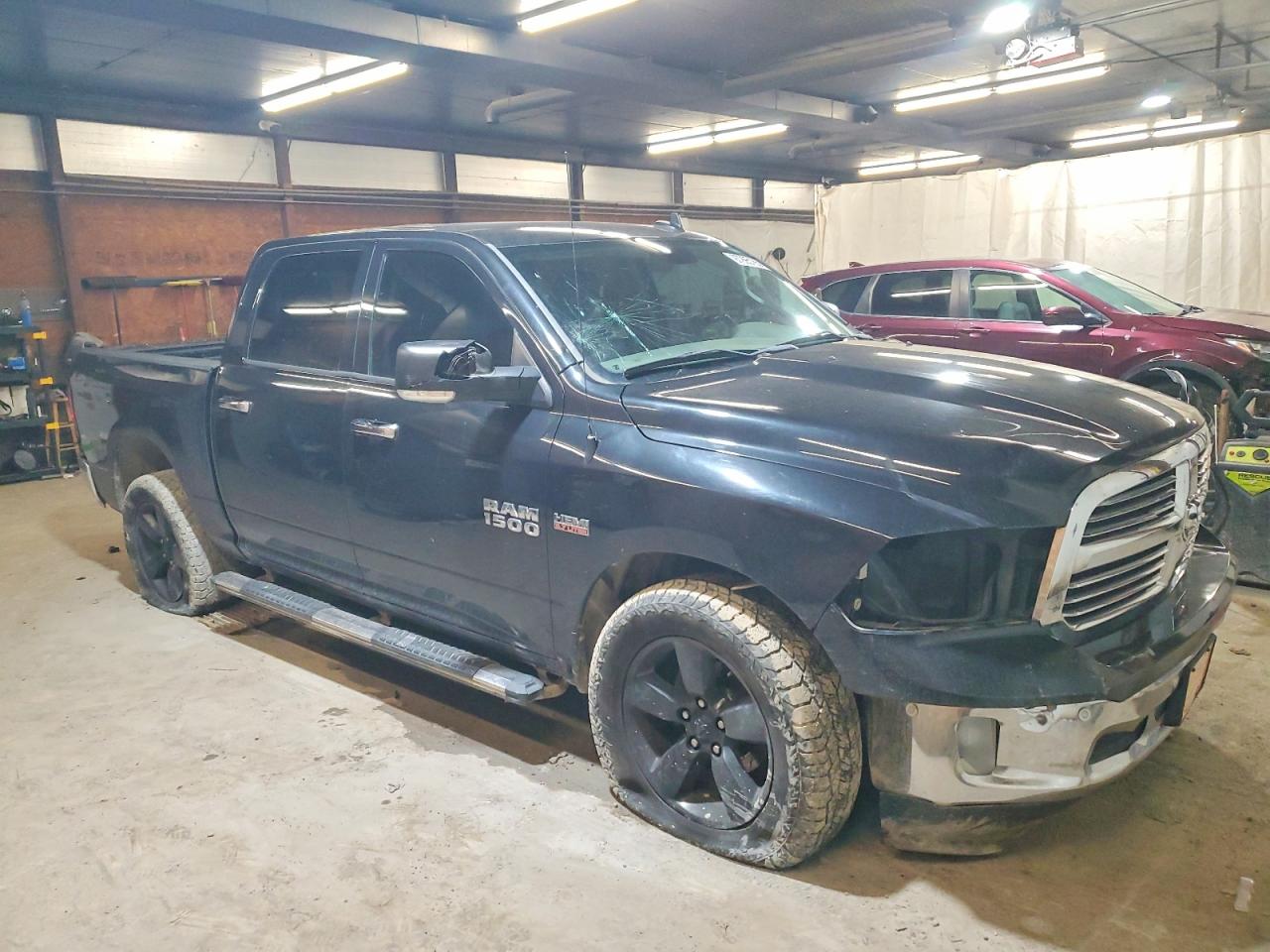 2016 RAM 1500 SLT photo 4