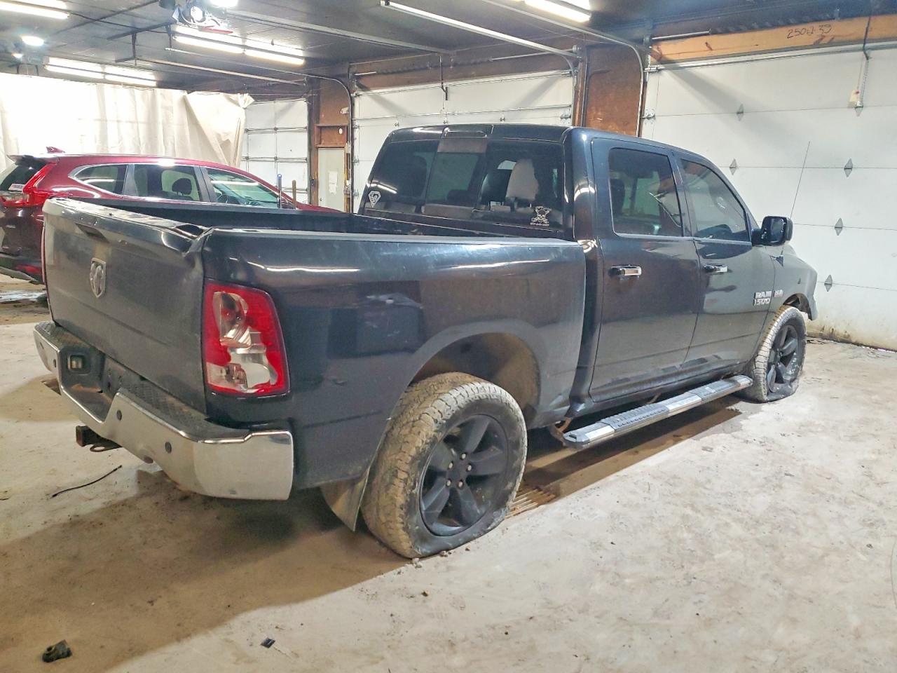 2016 RAM 1500 SLT photo 3