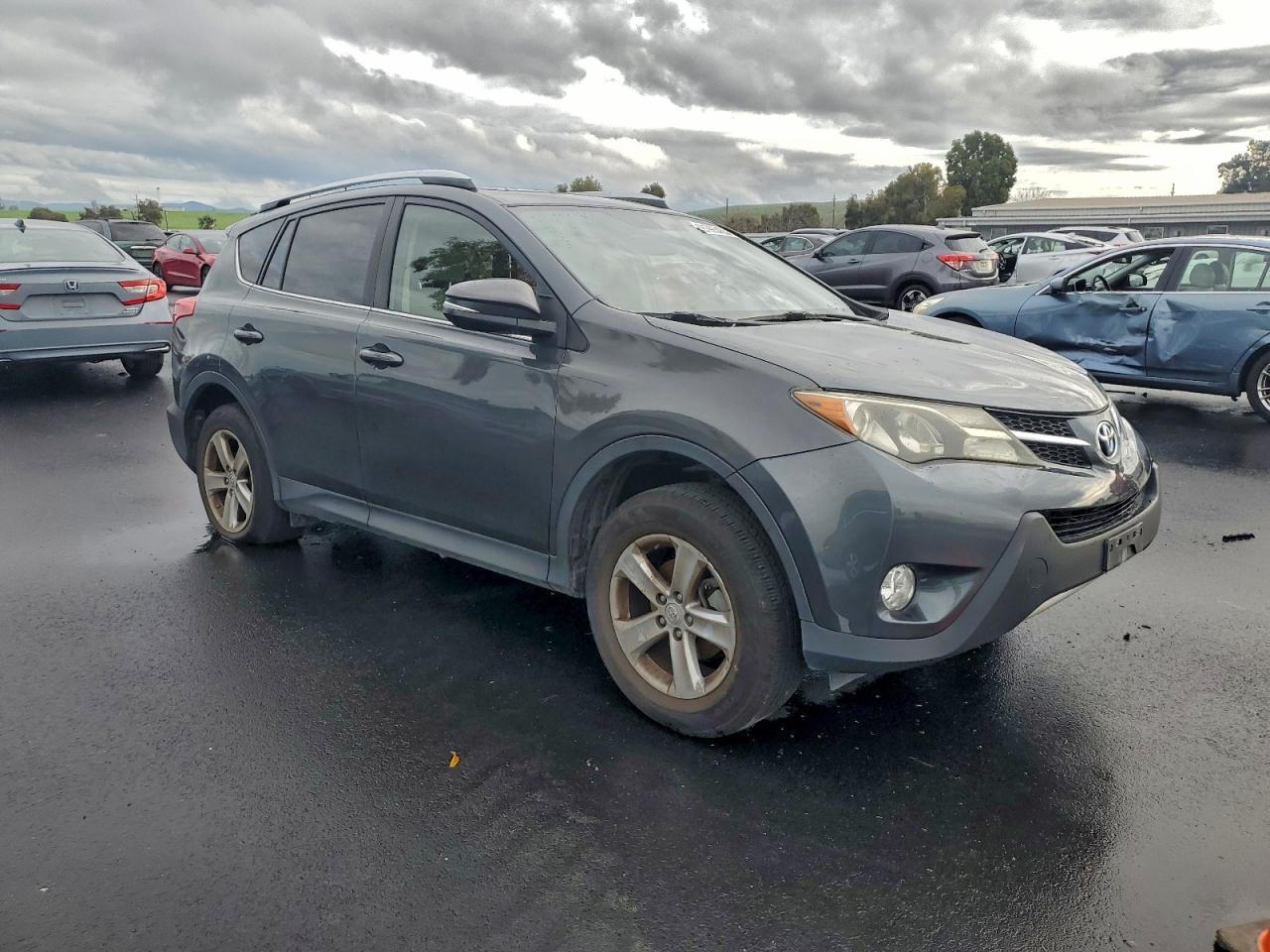 2014 TOYOTA RAV4 XLE photo 4