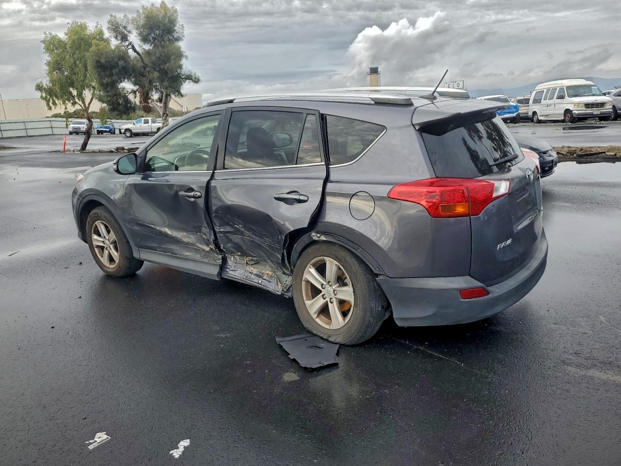 2014 TOYOTA RAV4 XLE photo 2