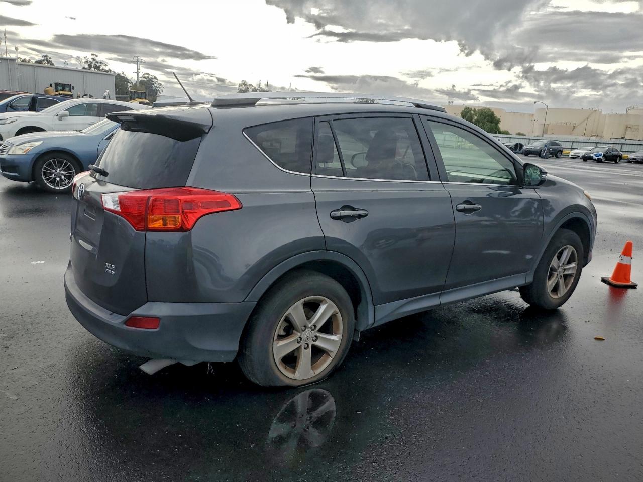 2014 TOYOTA RAV4 XLE photo 3