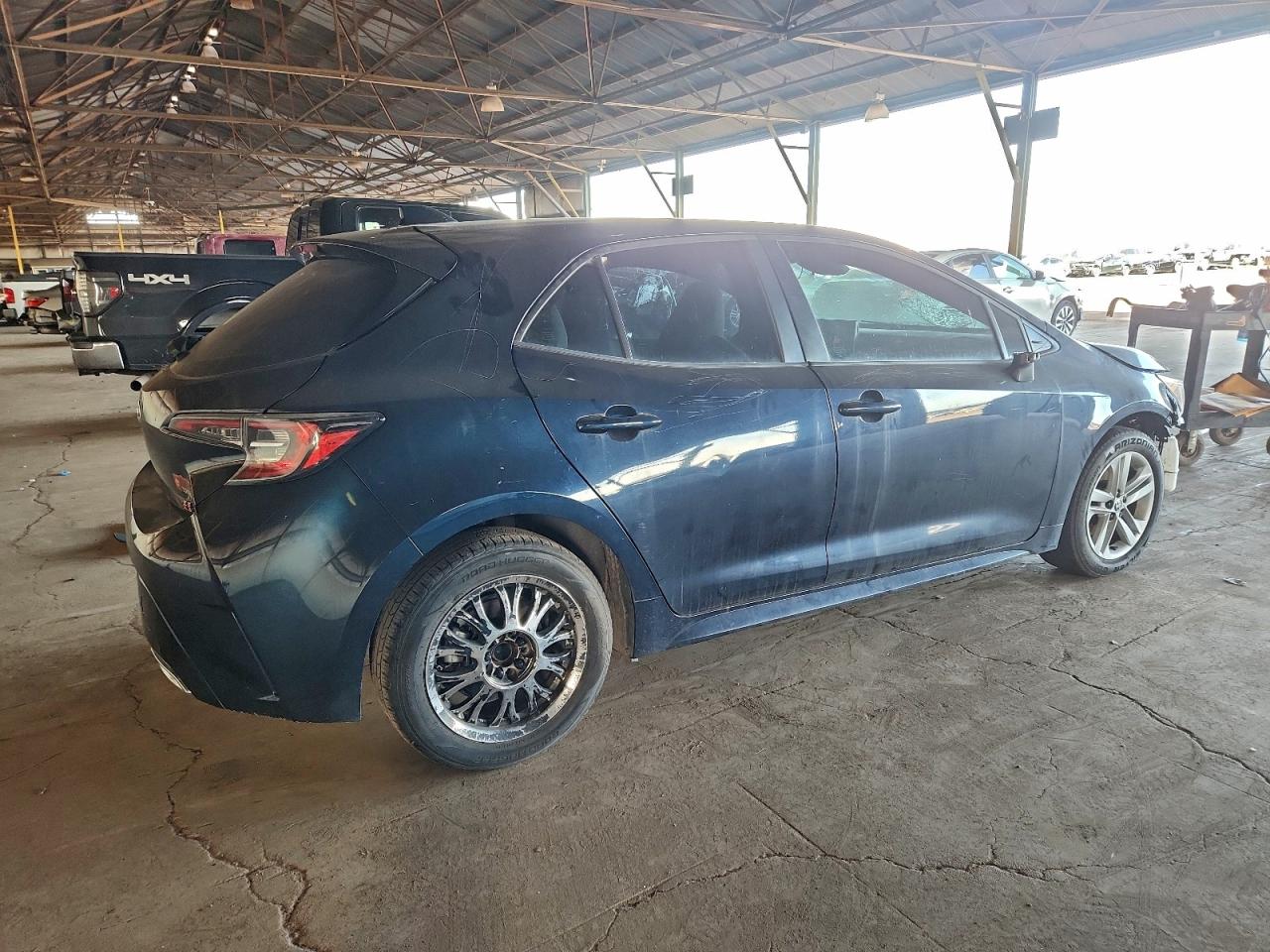 2019 TOYOTA COROLLA SE photo 3