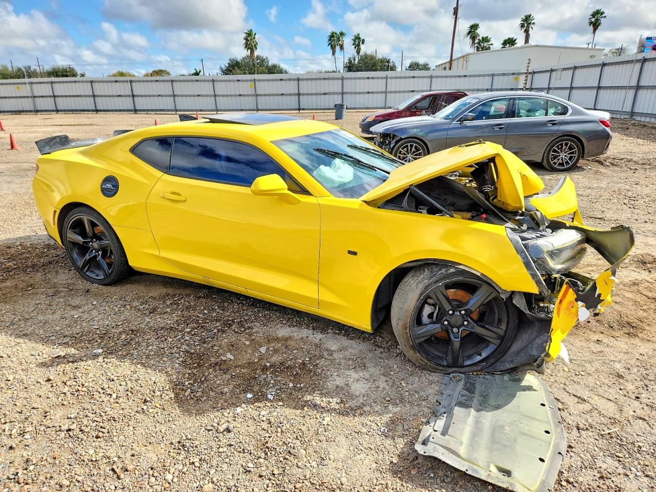 2017 CHEVROLET CAMARO LT photo 4