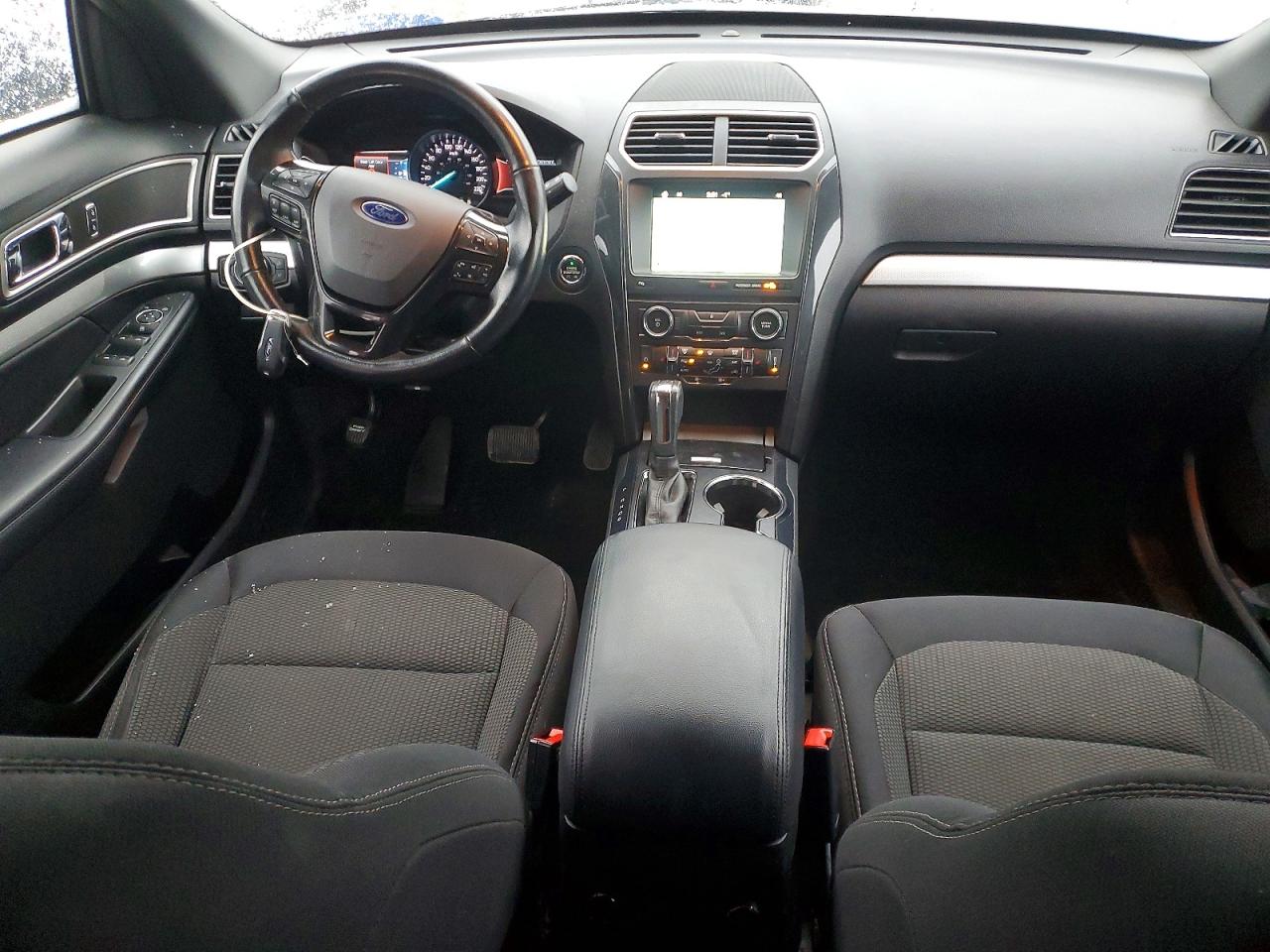 2017 FORD EXPLORER XLT photo 8
