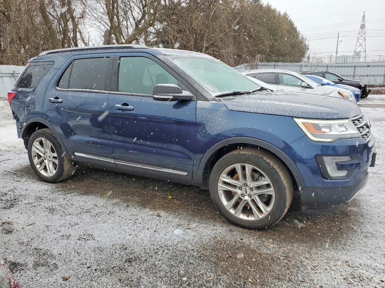 2017 FORD EXPLORER XLT photo 4