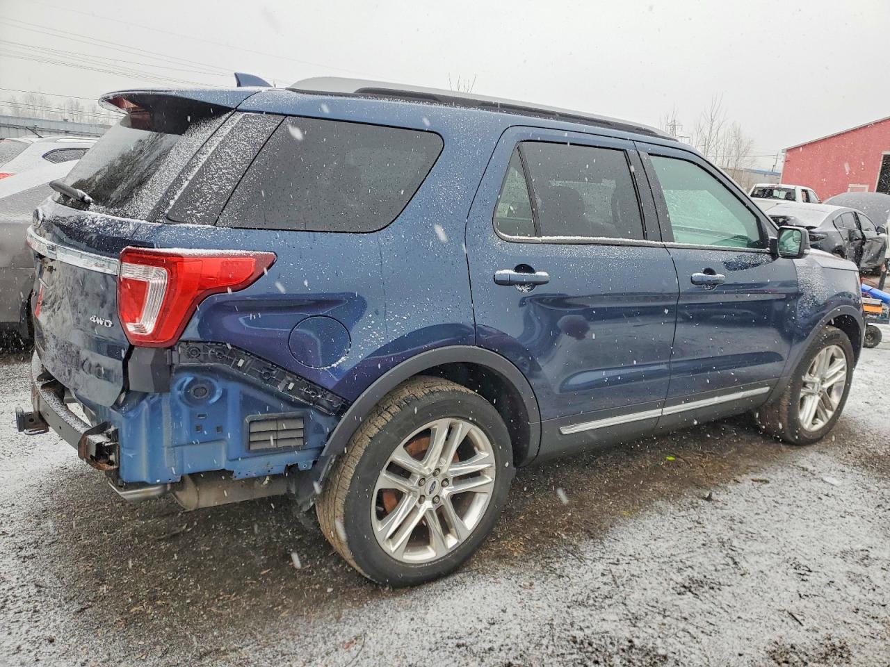 2017 FORD EXPLORER XLT photo 3