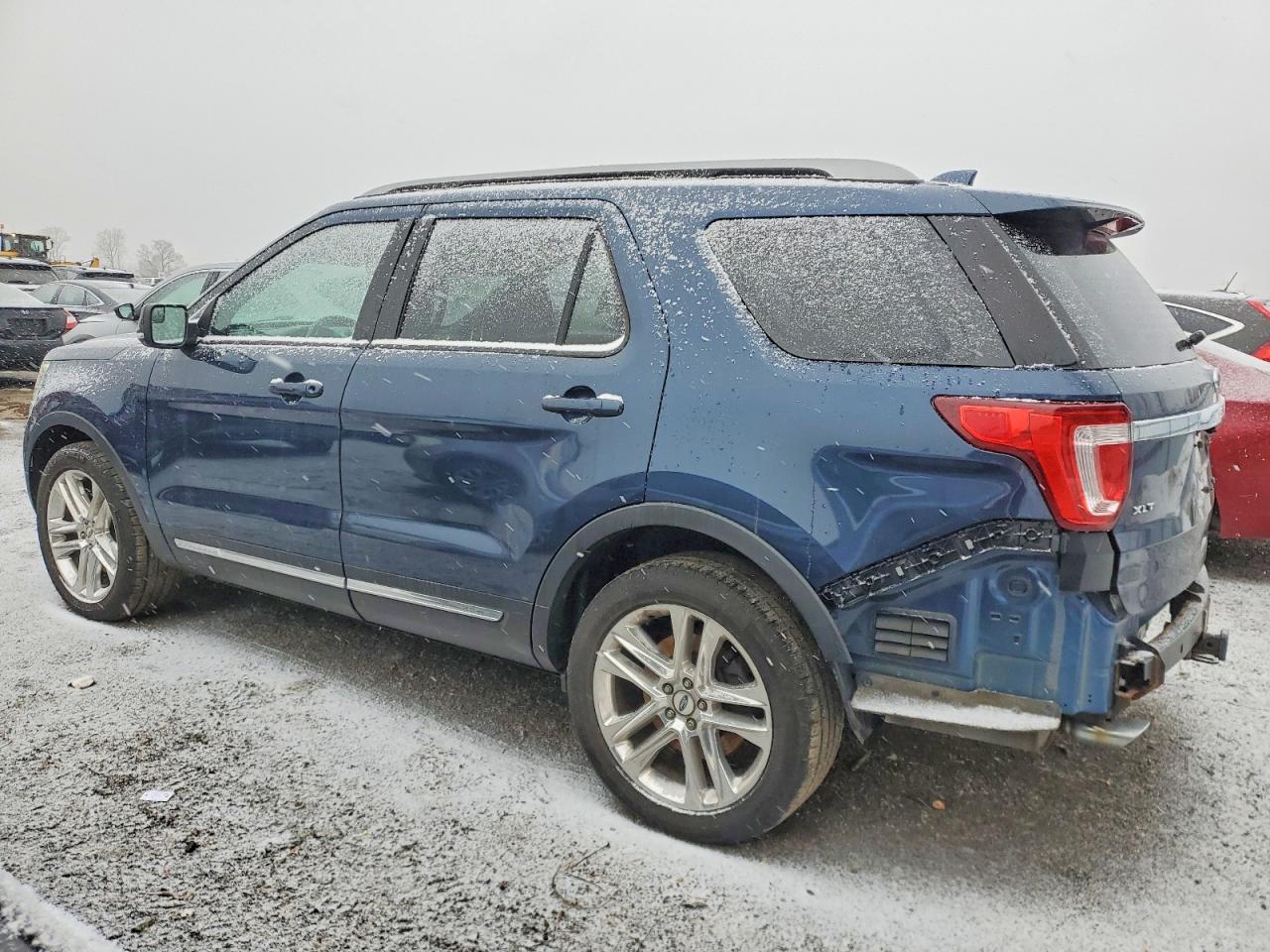 2017 FORD EXPLORER XLT photo 2