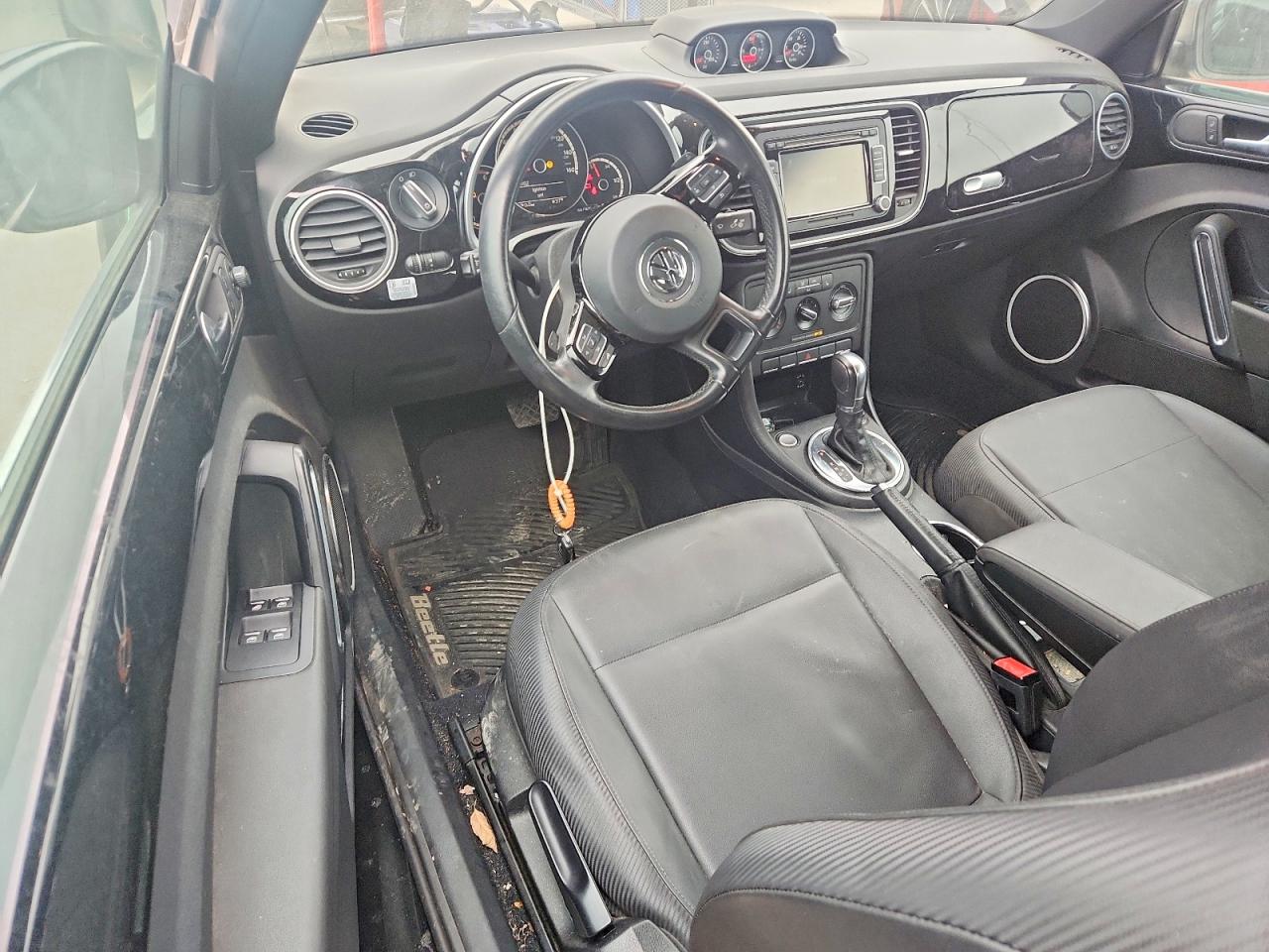 2013 VOLKSWAGEN BEETLE photo 8