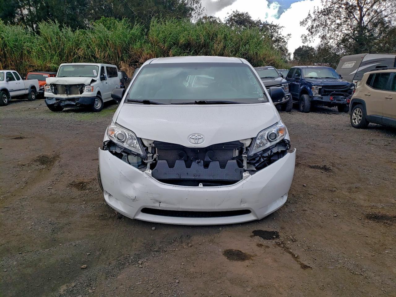 2017 TOYOTA SIENNA photo 5