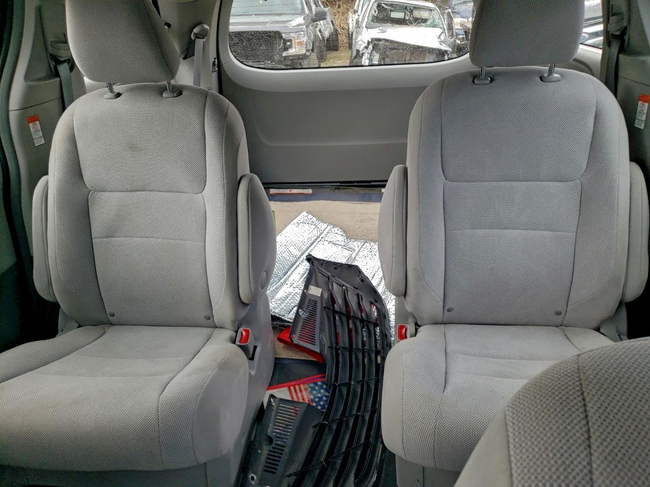 2017 TOYOTA SIENNA photo 10