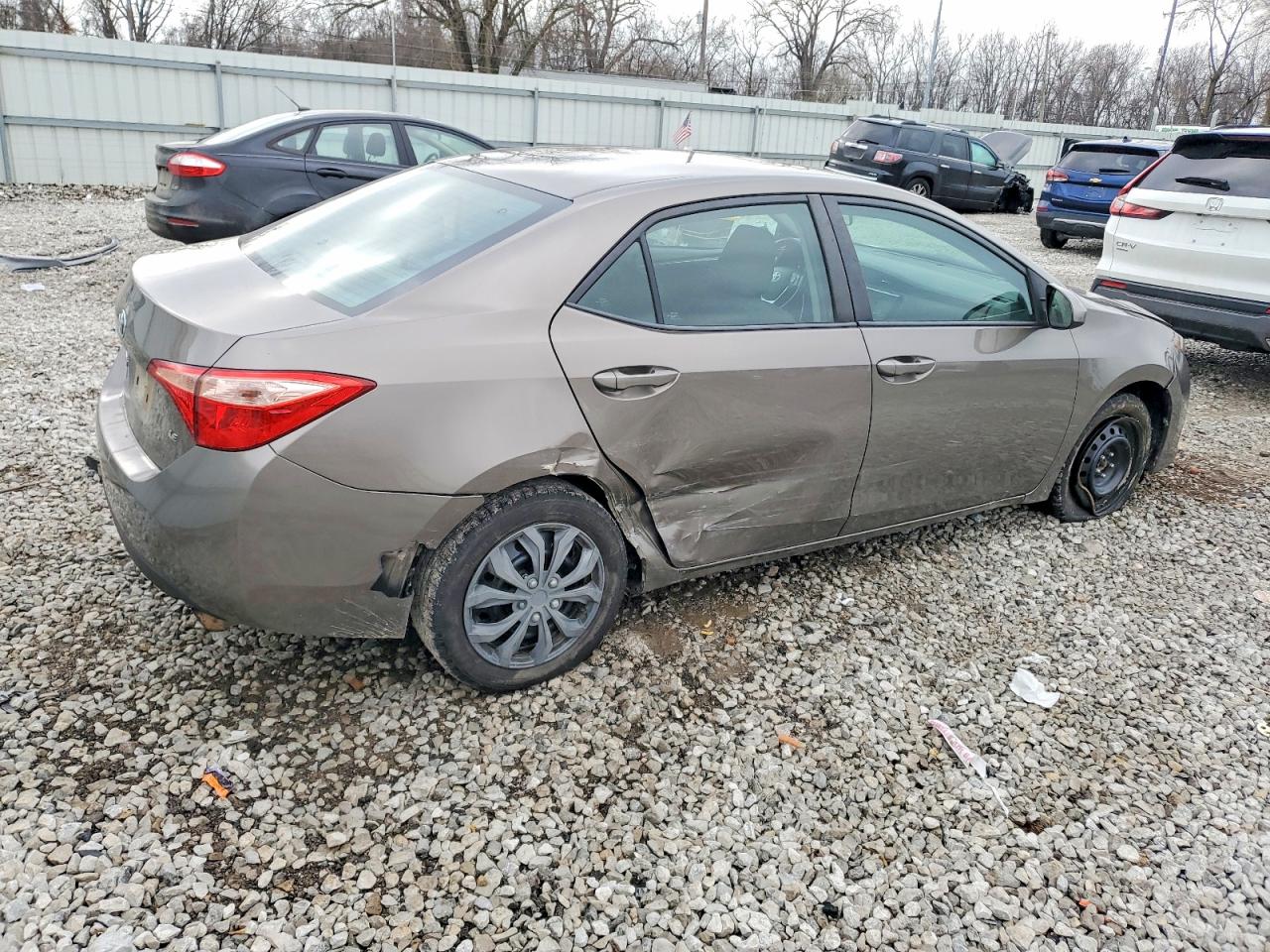 2018 TOYOTA COROLLA L photo 3