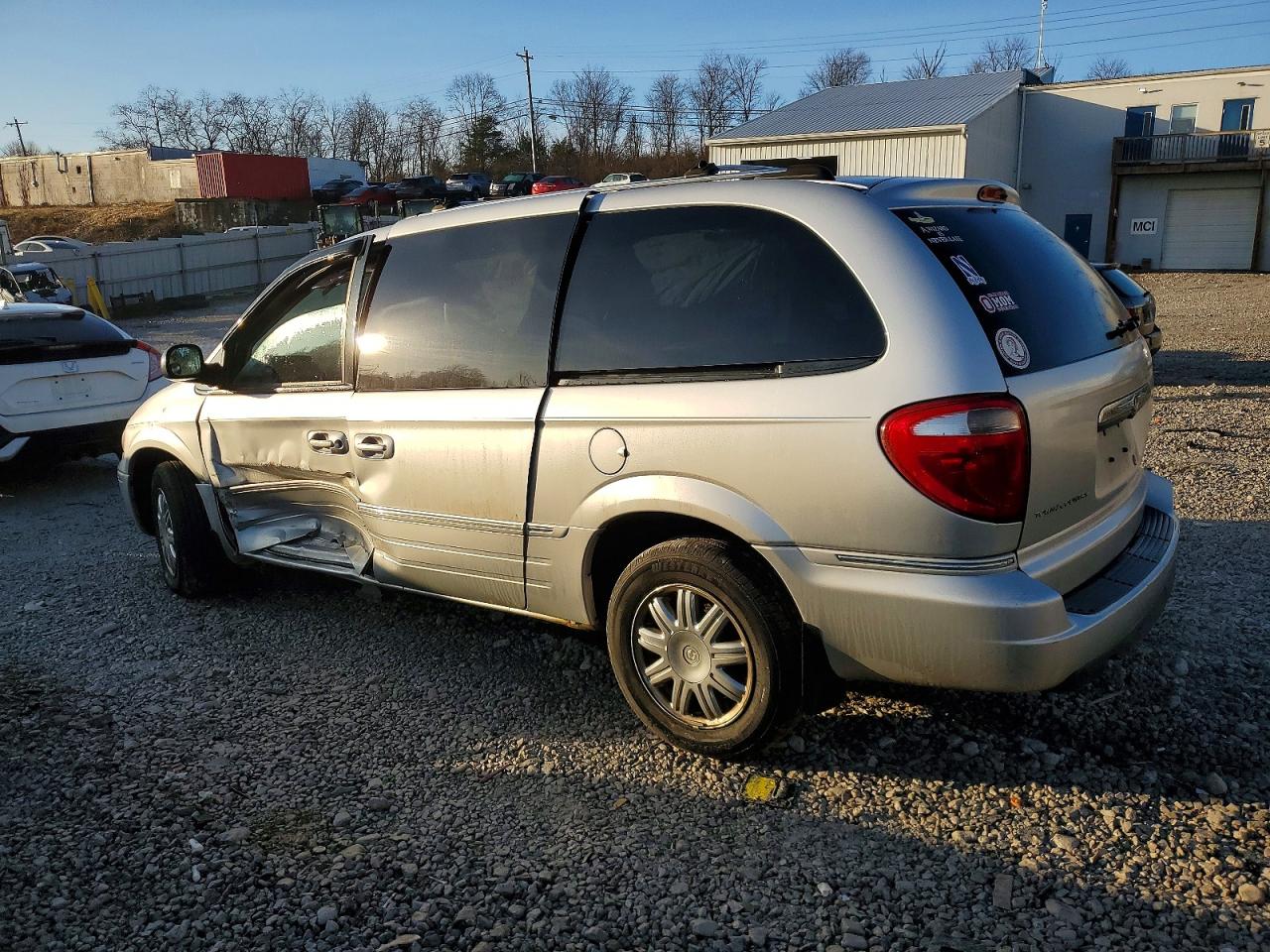 2005 CHRYSLER TOWN & COUNTRY LIMITED photo 2