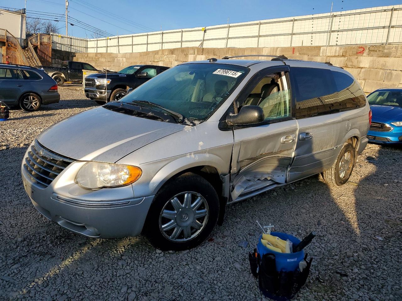 2005 CHRYSLER TOWN & COUNTRY