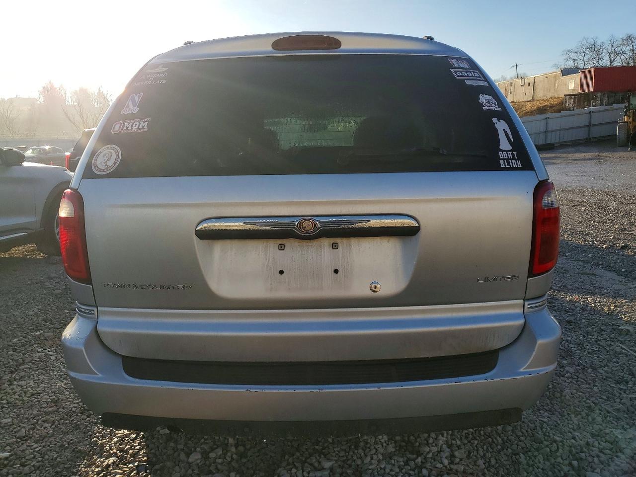 2005 CHRYSLER TOWN & COUNTRY LIMITED photo 6