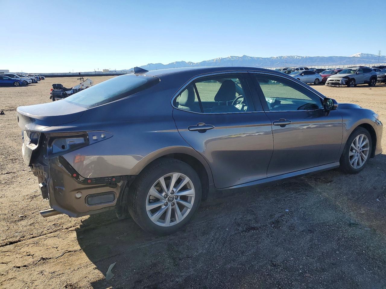 2022 TOYOTA CAMRY LE photo 3