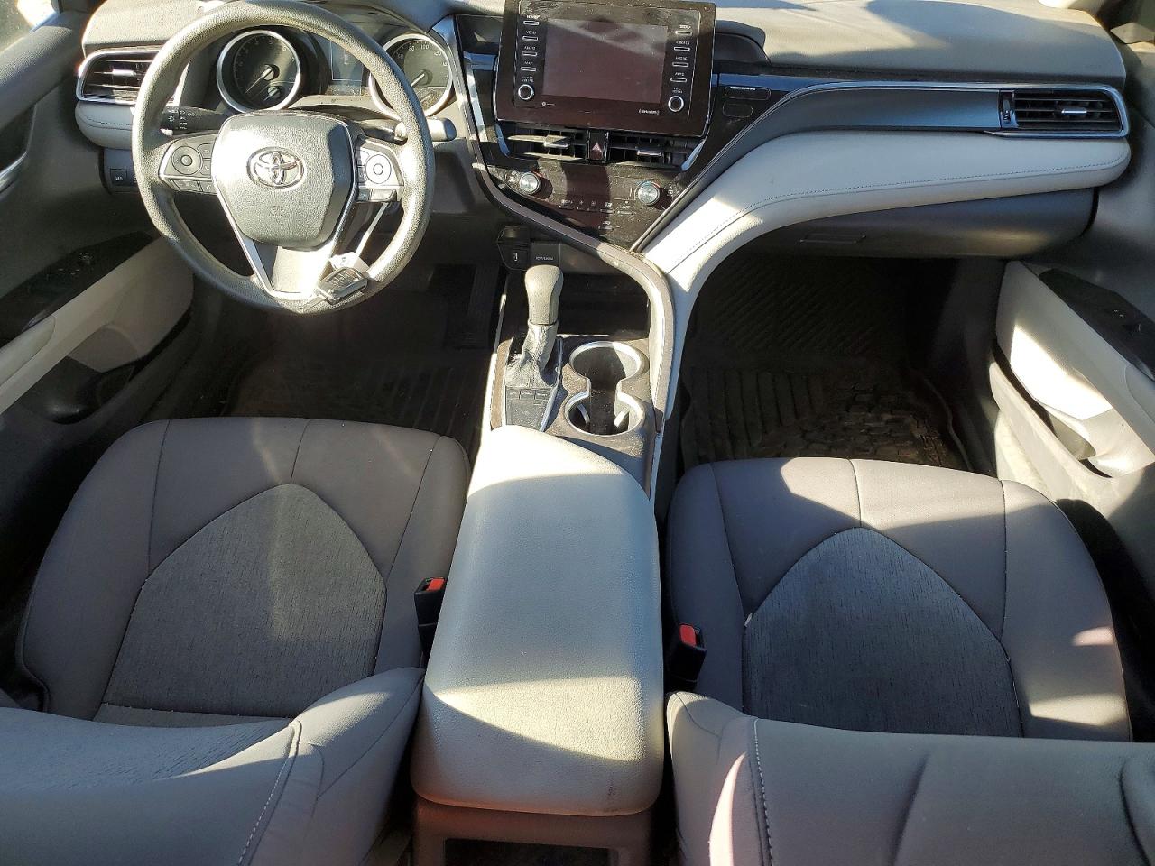 2022 TOYOTA CAMRY LE photo 8