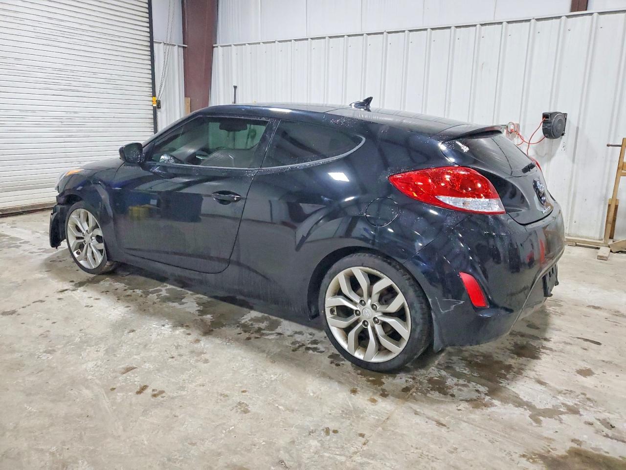 2013 HYUNDAI VELOSTER photo 2