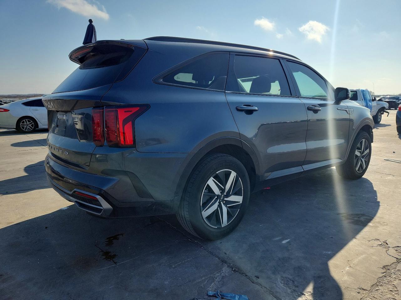 2022 KIA SORENTO S photo 3