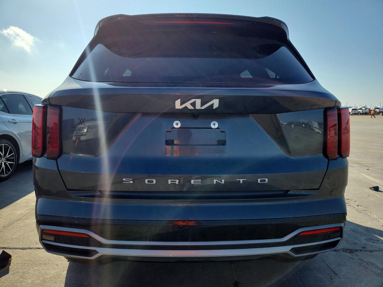 2022 KIA SORENTO S photo 6