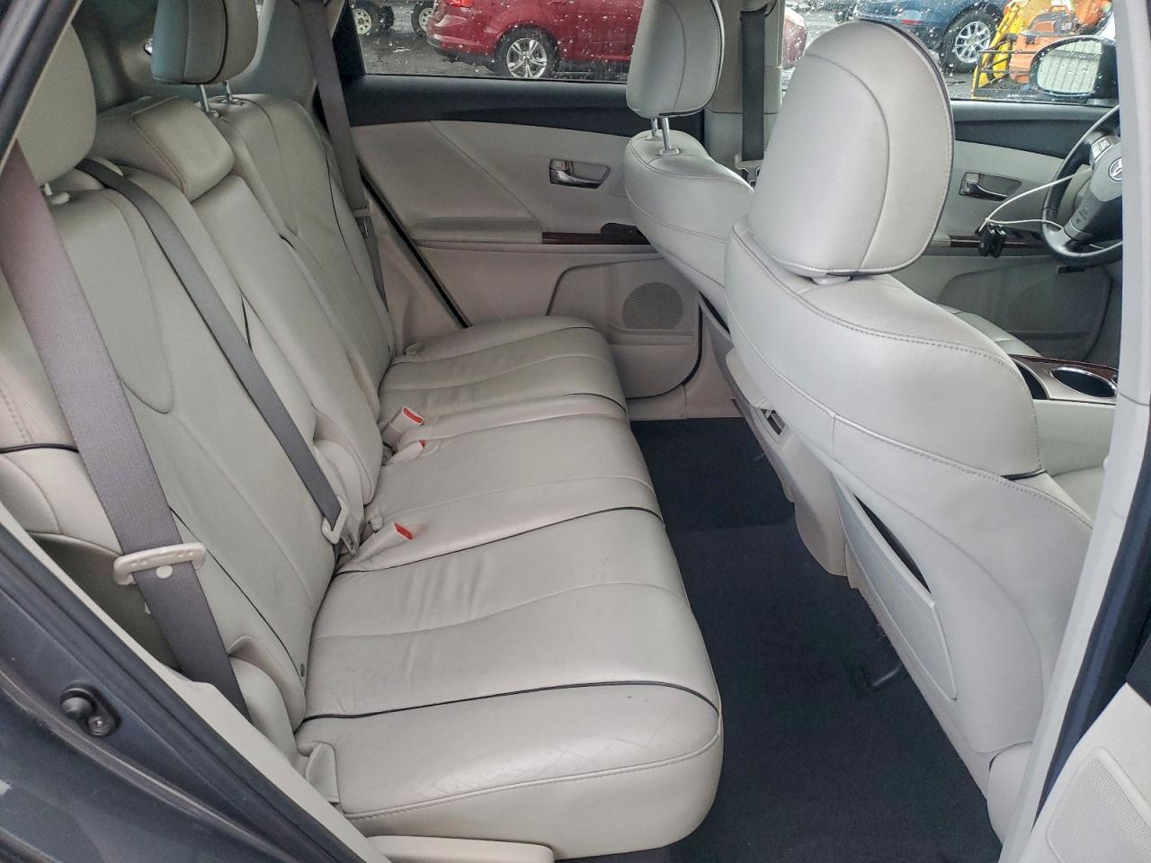 2010 TOYOTA VENZA photo 11