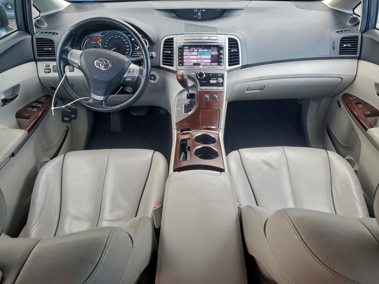 2010 TOYOTA VENZA photo 8